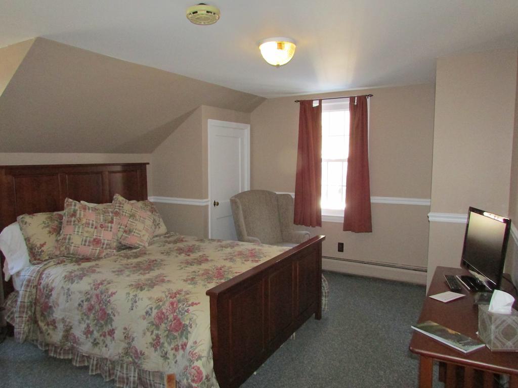 Curtis House Hotel Woodbury Room photo